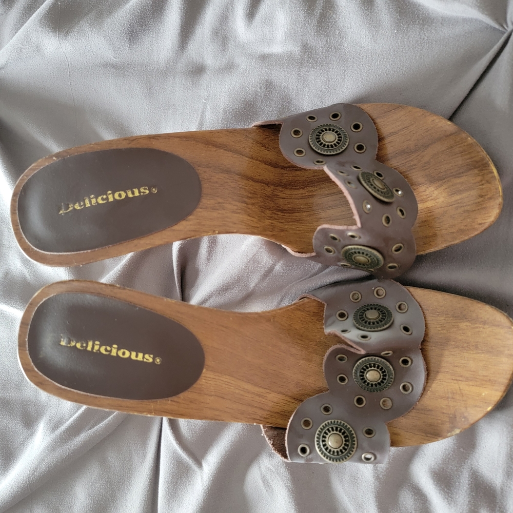 Delicious Brown Women's Sandals